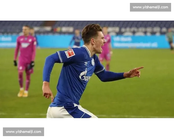 沙尔克官宣签下 22 岁德国中场法齐，合同至 2029 年